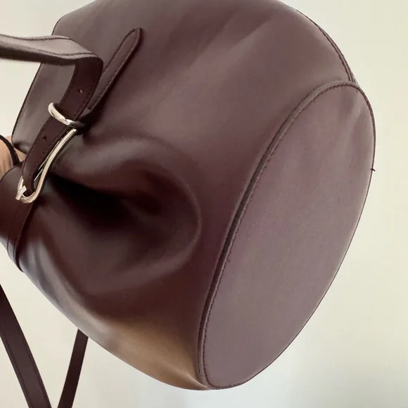 LIFFNER Belted Bucket Bag in Burgundy - Picture 3 of 4